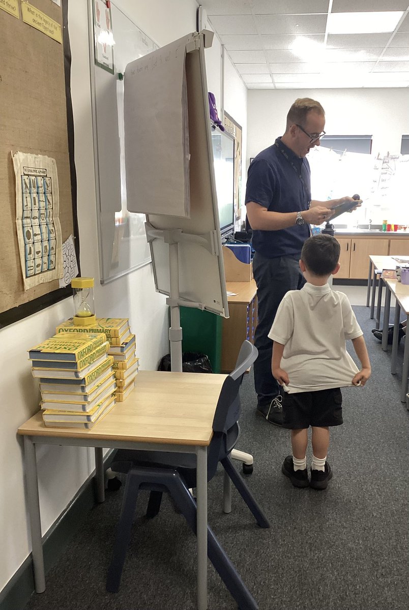 In honour of yesterday being ‘Thank a Teacher Day’, the children in Reception made cards for staff members across the school. They hand delivered them, spreading kindness with every step ✨