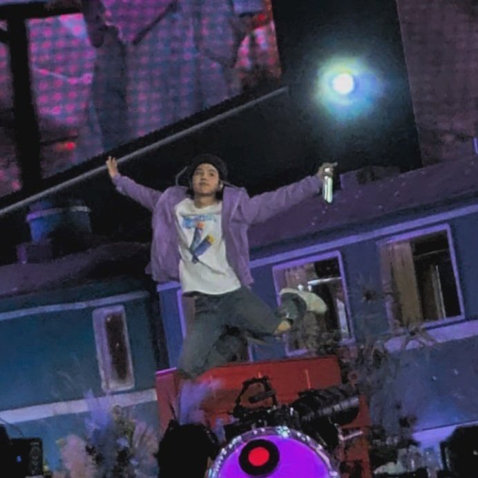 2022. 10.8                   2022. 10.15

슈가 날아오르다