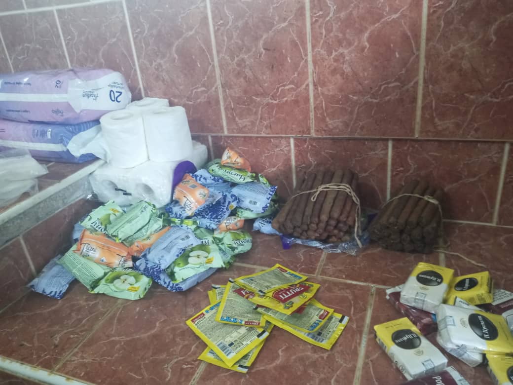 En esta jornada, se realiza #ControlDePrecios en diferentes territorios. En Alamar, perteneciente al municipio capitalino La Habana del Este, se detecta  vendedor ambulante que no presentaba documentación. Se procede al decomiso de los productos. #FinanzasyPrecios