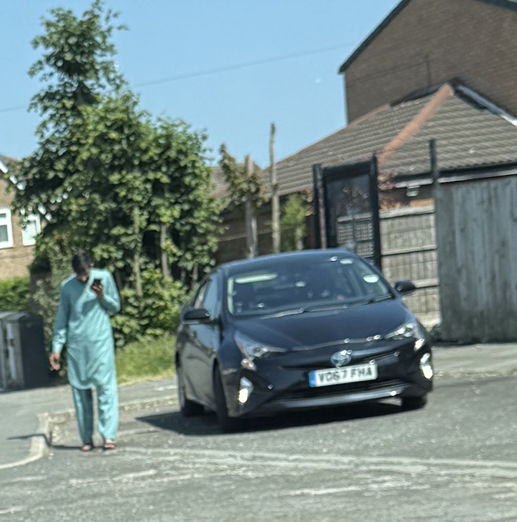 recon_images's tweet image. I thought it was illegal to wear sandles, flip flops, sliders etc whilst driving? @MerPolTraffic This is a #veezu taxi driver.