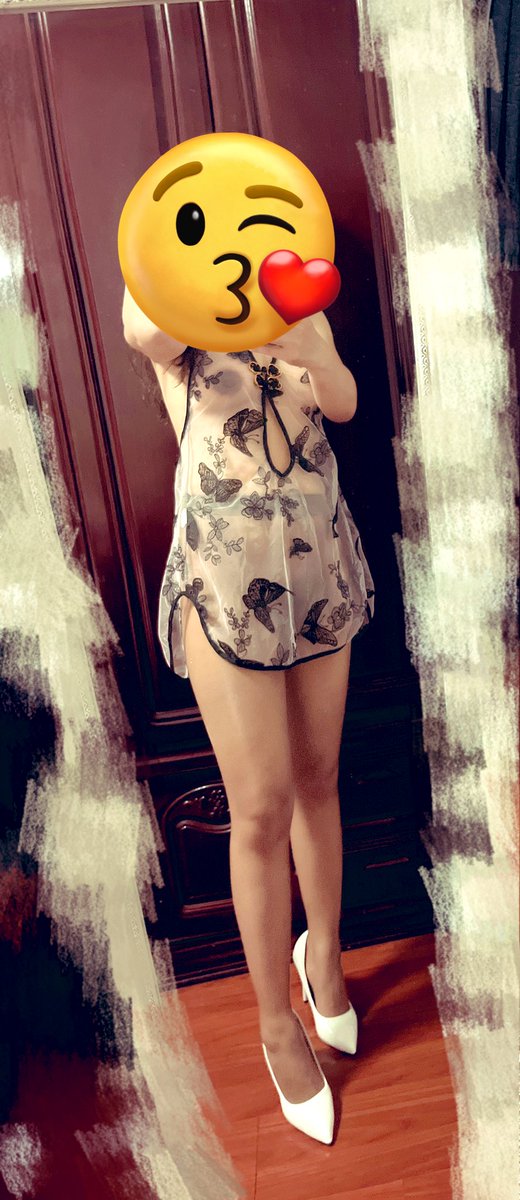 制服人妻 tweet media