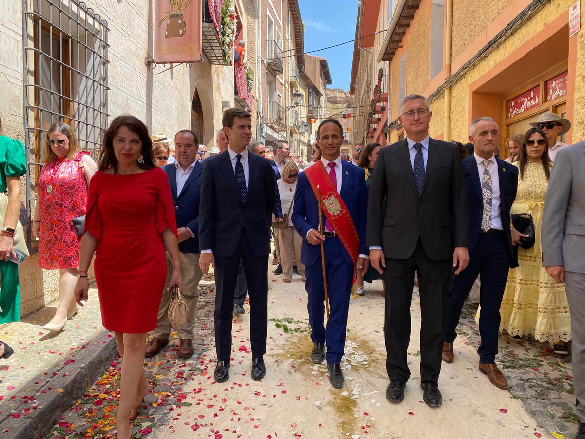 Daroca ha vuelto a revivir sus #SantosCorporales. Alfombras forales, devoción y un municipio que avanza para convertirse en un reclamo del turismo religioso y del patrimonio monumental
¡Felices fiestas a todos!