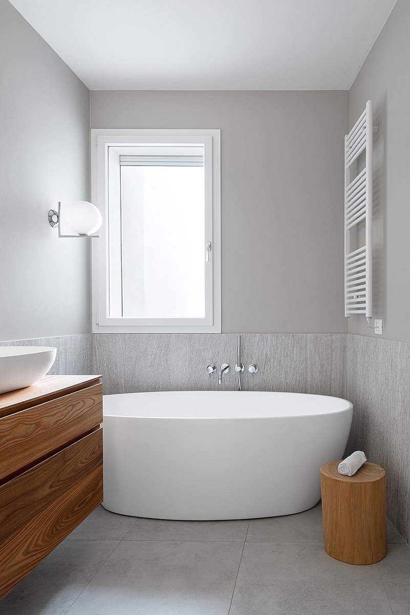 Archivo: El estudio andreanalesso diseñó esta vivienda de dos plantas con jardín, donde los colores, los materiales y la disposición de los diferentes elementos consiguen un ambiente equilibrado, cálido y sereno.
-> Fotografías: Francesco Russo
-> interioresminimalistas.com/2025/06/21/arc…