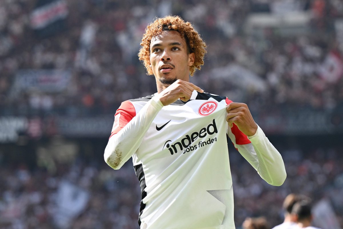 🚨 Frankfurt are exaggerating interest in Hugo Ekitike in order to encourage a bidding war between Chelsea and Manchester United.

(Source: <a href="/JacobsBen/">Ben Jacobs</a>)