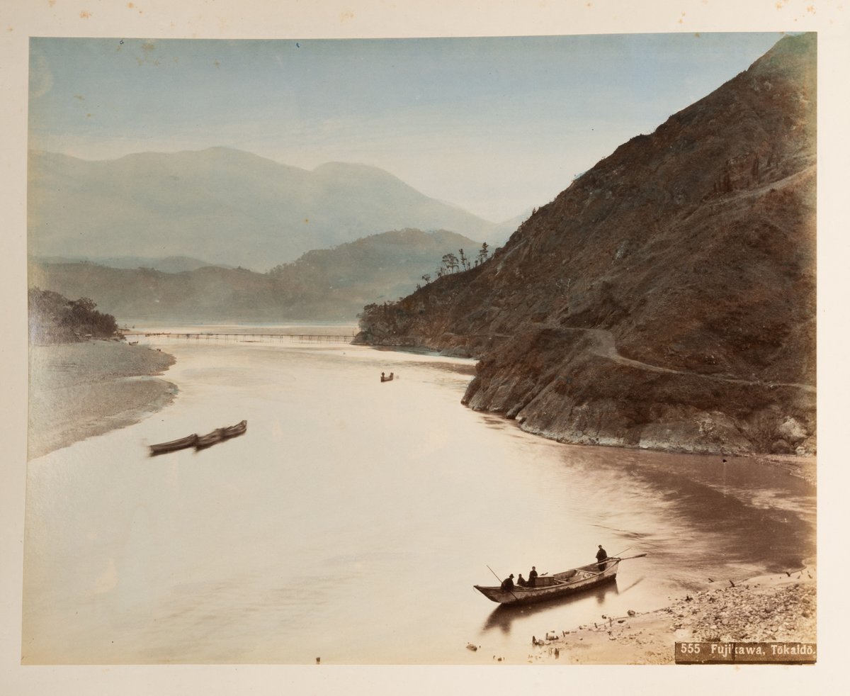#JeudiPhoto #JeudiArchives
Direction le Japon avec cette photographie sur papier albuminé colorisée à la main, extraite de l’album Seward lors d’un voyage d’affaires au Japon, entre 1870 et 1900.
© Archives de Bordeaux Métropole, Bordeaux 195 S 18