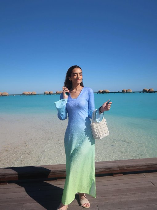 استعدي لهذا الصيف باختيار أفكار إطلالات لرحلاتك البحرية من تنسيقات نجمتك المفضلة 