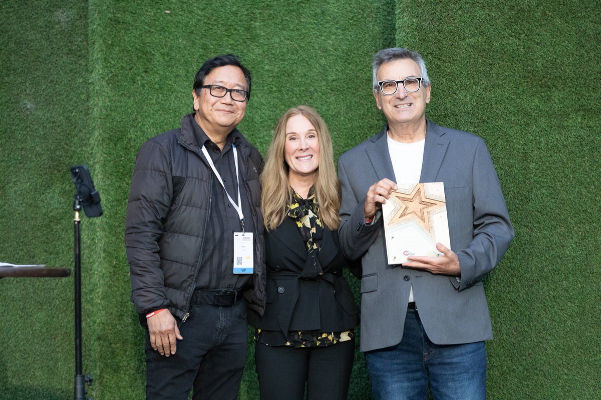 CONGRATULATIONS 👏🏻 George Mooradian, ASC @georgemooradianasc on receiving the Karl Kresser Heart ❤️ of the Community Award🏆 at Cine Gear Expo on @universalstudioslot @universallotevents #2025CineGearExpoLA CineGearExpo.com