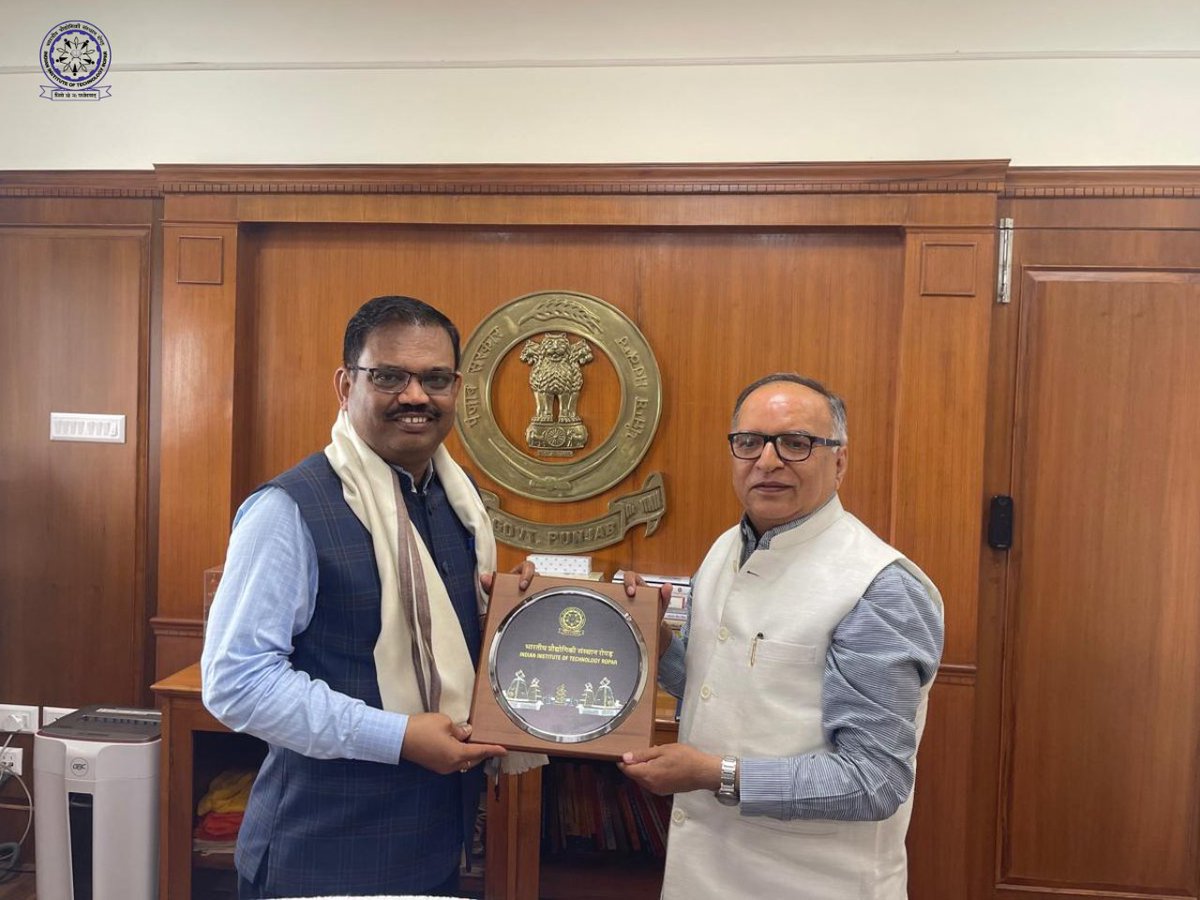 Prof. Rajeev Ahuja, Director of #IITRopar, met Punjab Chief Secretary K.A.P. Sinha to discuss the institute's initiatives and AI- and data-driven agriculture projects. 

The #ChiefSecretaryPunjab praised the work and plans to visit the institute.