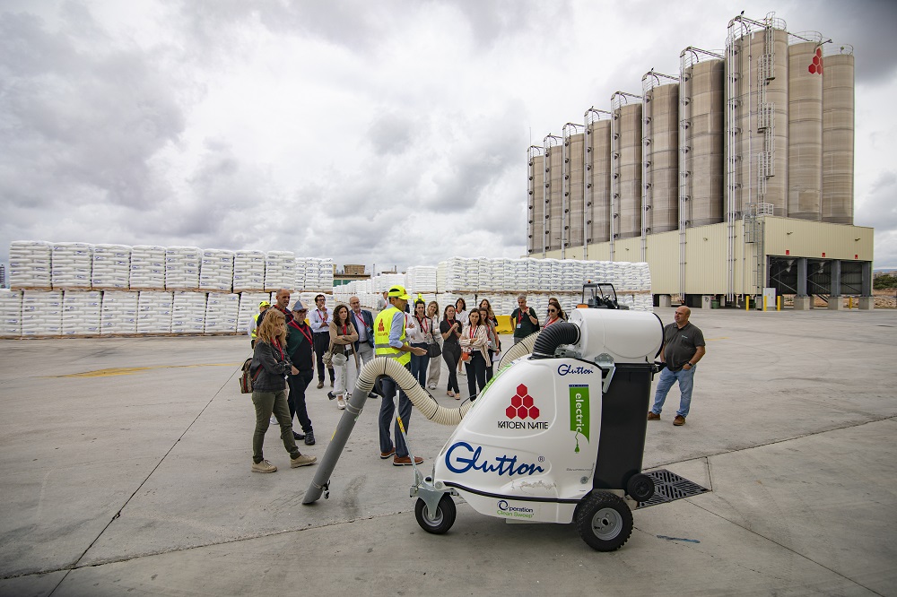ANAIP_es's tweet photo. 📣 ¡Es hoy!
Esta tarde vamos a ver las soluciones para evitar pérdidas de pellets al medioambiente que utilizan en la planta de Tarragona de #LyondellBasel en el tercer #showtourOCS que organizamos @aeqtonline, @PlasticsEuropES y #ANAIP. https://t.co/20SDADY98G