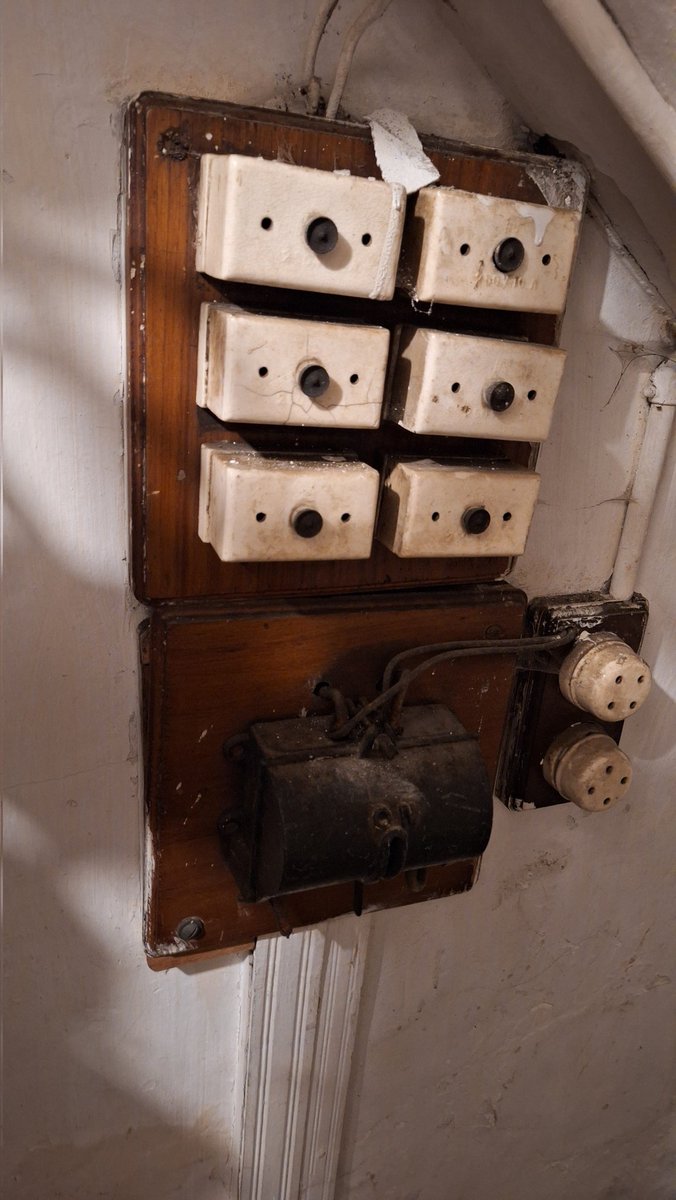 We we're out earlier this week surveying an old Victorian house for a #homenetwork install.
Under the stairs, there's still part of the old bell system for when one had to summon the butler..
harrison-it.com/home-networks/