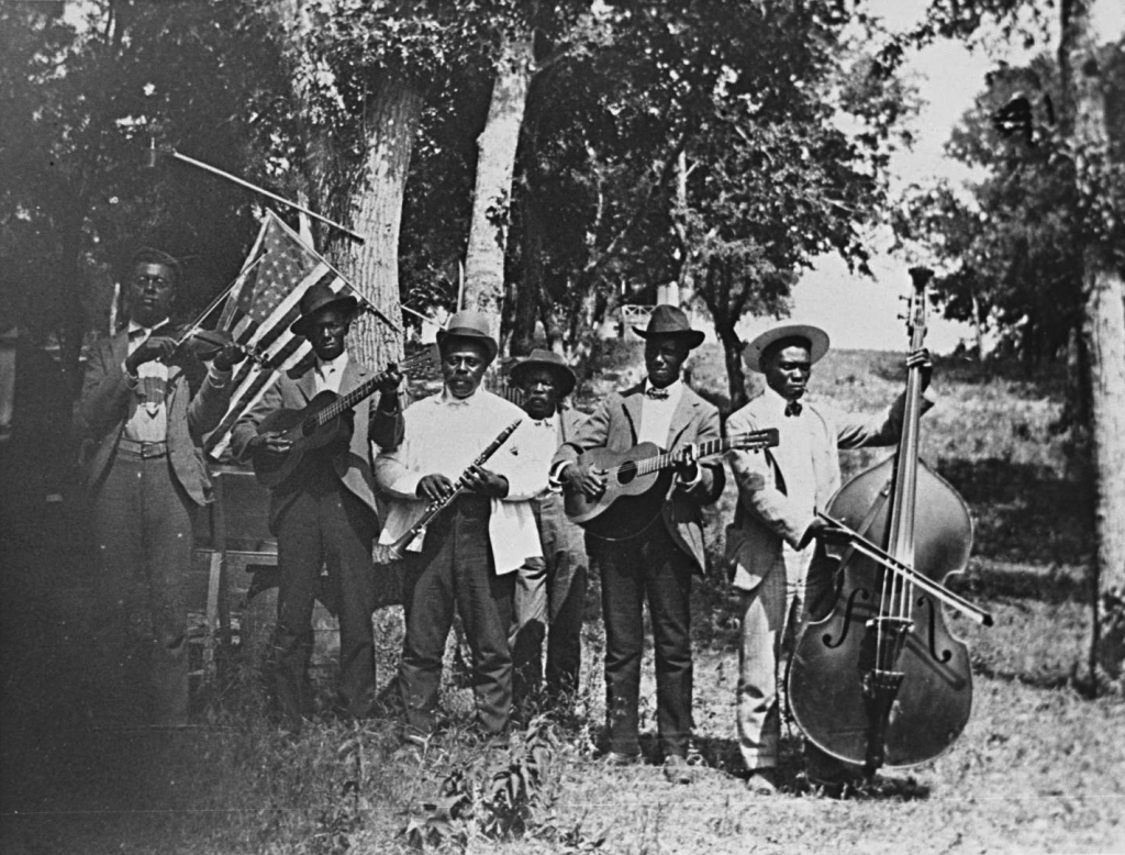 #OtD 19 Jun 1865 during the US civil war Union Gen Granger proclaimed in Texas that enslaved people were free. Many of the enslaved began to desert their plantations. They later decided to celebrate Juneteenth on its anniversary each year. Learn more: stories.workingclasshistory.com/article/9111/J…