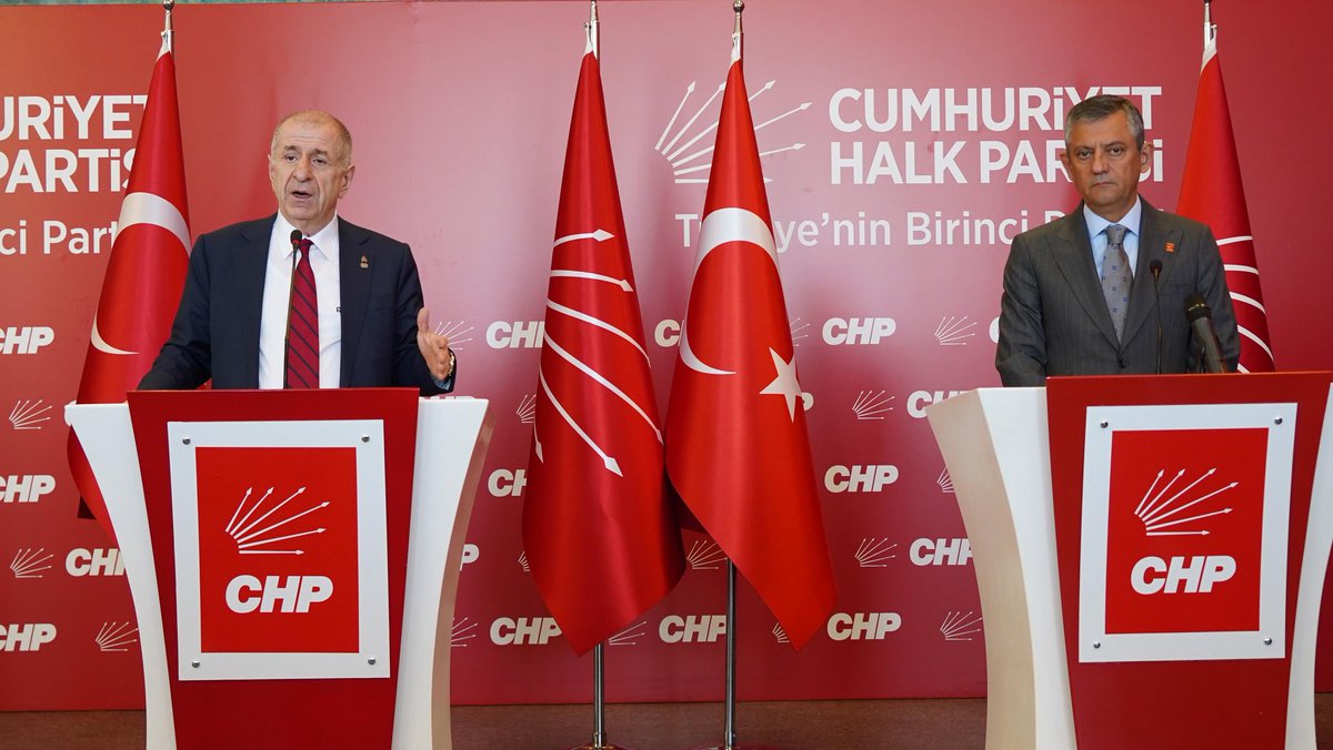 Cumhuriyet Halk Partisi Genel Genel Başkanı Sayın Özgür Özel'i Zafer Partisi Başkanlık Divanı Üyelerimiz Prof. Dr. Ali Şehirlioğlu, Seyit Yücel ve Suzan Küçüksaraç ile birlikte ziyaret ettik. Manisa Büyükşehir Belediye Başkanı Ferdi Zeyrek'in vefatından dolayı taziyelerimizi