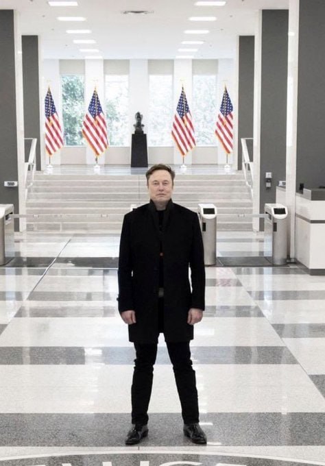 SaveAmericaNew's tweet photo. DO YOU SUPPORT ELON MUSK TO STAY AS SENIOR ADVISOR TO PRESIDENT TRUMP??

A. YES 
B. NO https://t.co/2zg5wYNe5K