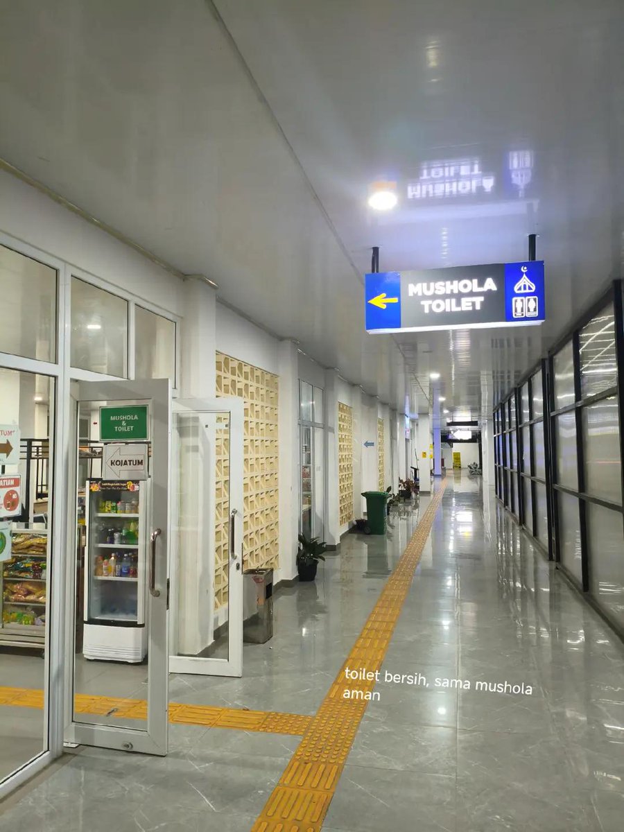 BisKota_'s tweet photo. Pendaki yg mau ke gunung prau, sindoro, sumbing naek bis, turunnya di terminal mendolo saja trus istirahat di ruang tunggu terminal, lebih aman &amp; nyaman tersedia karpet, colokan listrik, toilet, kantin

Bisa juga sekalian ngobrol sama pendaki lain, jadi bestie selama perjalanan https://t.co/ZeZCm4mLCJ