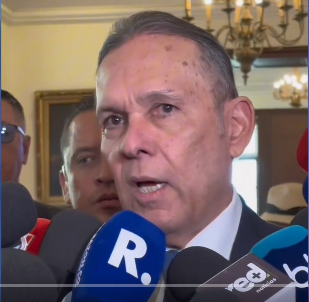 Que un país tenga que soportar un ser tan despreciable y cínico haciendo trampas, no se nos debe olvidar!! En las urnas tenemos que sacar esta basura de nuestra democracia!!