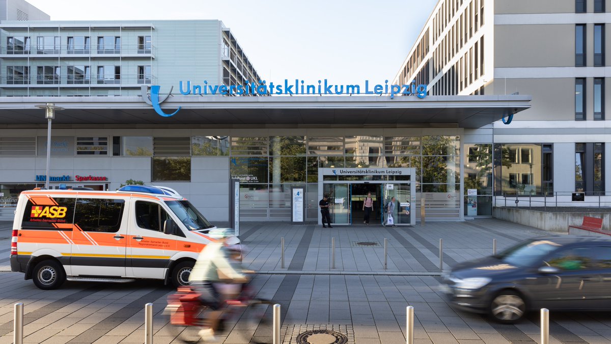 Positiver Jahresabschluss 2024: Trotz herausfordernder Zeiten erreicht das #UKL einen Jahresüberschuss von 8,8 Mio Euro. Auch die Medizinische Fakultät verzeichnet Mittelzuwachs und Forschungserfolge. Nachzulesen im jahresbericht-2024.de oder hier: tinyurl.com/22fc7m6f