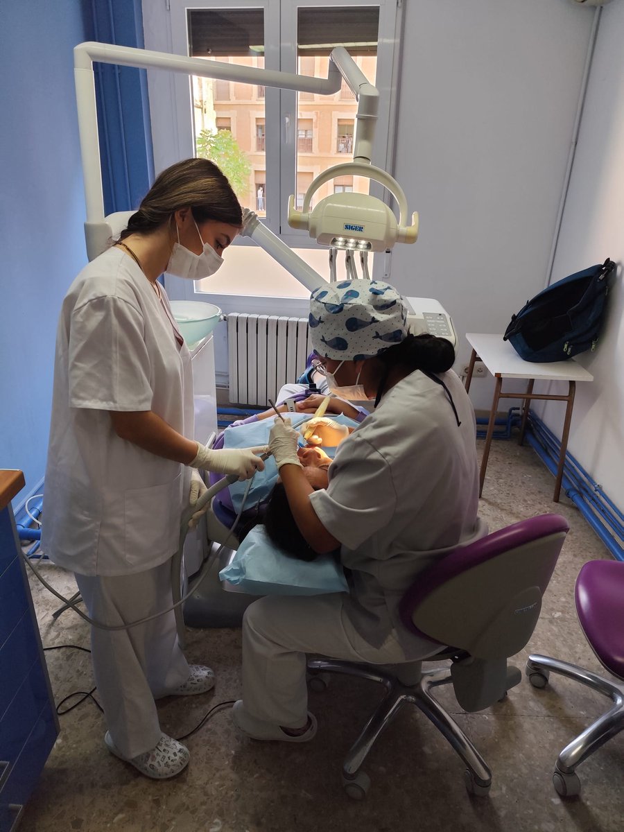 Gracias al instituto  @galeno_xtart_valencia y a sus maravillosos/as higienistas por su reciente colaboración en odontologia solidaria de Valencia.
Vuestro compromiso es fundamental para seguir llevando sonrisas y salud bucal a quienes más lo necesitan !Regalando sonrisas!