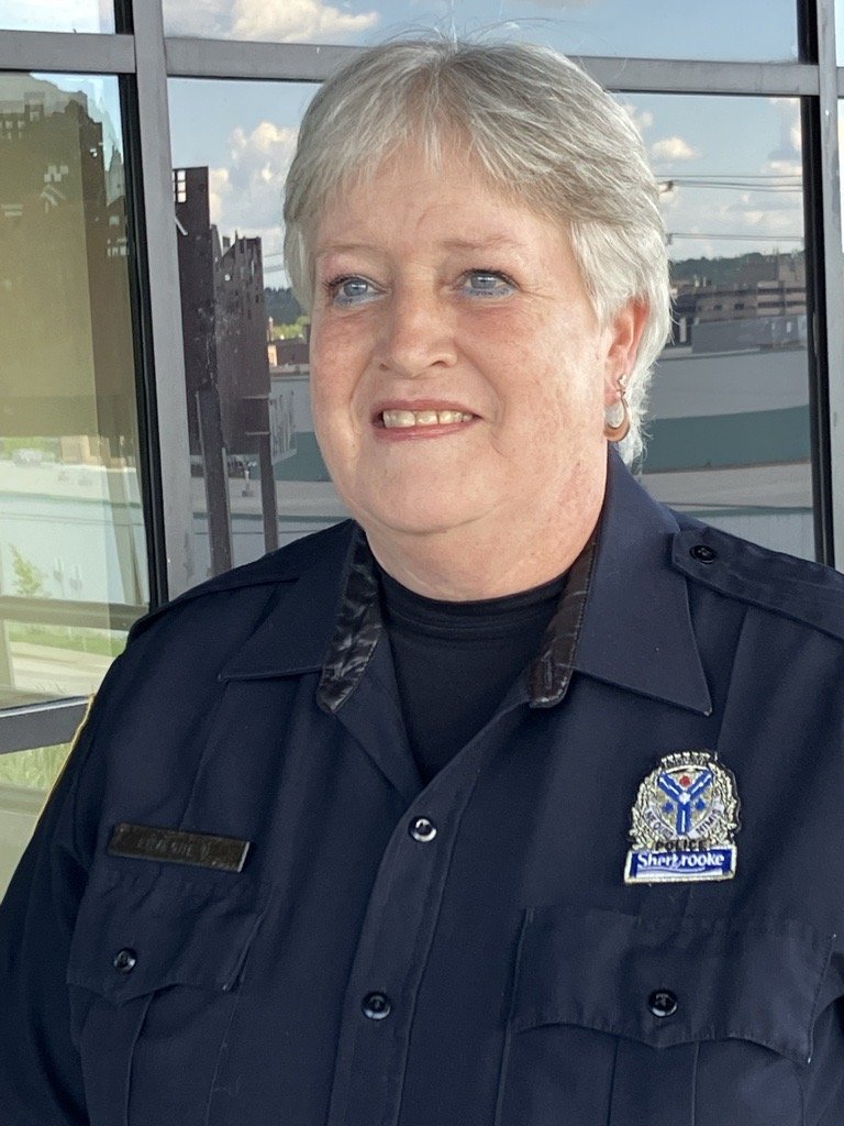 Après 38 ans de loyaux services, c'est maintenant l'heure de la retraite pour la policière Nicole Lévêque. Merci et bonne chance dans cette nouvelle aventure!