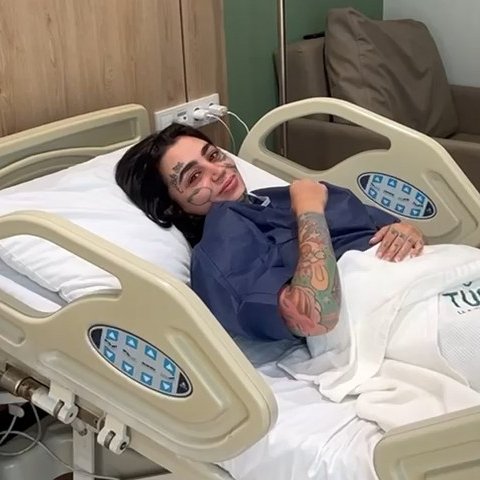 Yeni evlenen Mozambikli sanatçı Ana Barbara, balayı ve reklam anlaşması için İstanbul'a geldi. (Ekol TV)

• Bir hastane ile yağ aldırma ameliyatı karşılığında tanıtım anlaşması yaptı.
• Operasyondayken kalbi durarak hayatını kaybetti.
• Olayla ilgili yasal süreç başlatıldı.