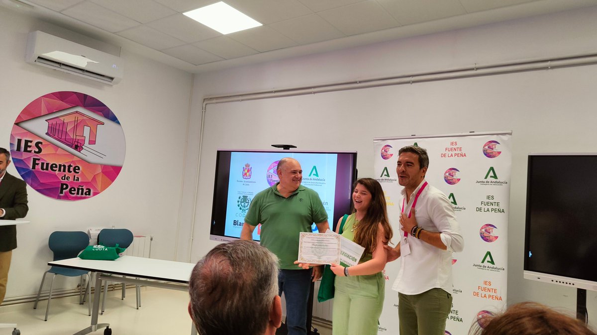Hoy en IES Fuente de la Peña (Jaén) entregamos el 1º premio categ. edificación unifamiliar y los extraordinarios CODTA: 1º premio edificación plurifamiliar y mejor expediente académico.

Enhorabuena a todos !

#delineantes
#codtaorg
#CGCPDelineantes
#CODTA
#formacionprofesional