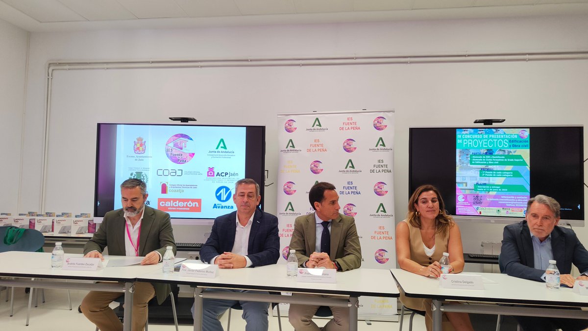 codtaorg's tweet photo. Hoy en IES Fuente de la Peña (Jaén) entregamos el 1º premio categ. edificación unifamiliar y los extraordinarios CODTA: 1º premio edificación plurifamiliar y mejor expediente académico.
Enhorabuena a todos !
#delineantes
#codtaorg
#CGCPDelineantes
#CODTA
#formacionprofesional https://t.co/bwcFYAYPLa