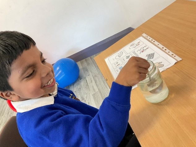 This week in topic we have been looking at scientists.  The children in both rooms have been working on science experiments including investigating magic milk and making a lava lamp.
Rainbow room have been making raisins dance and Sunshine room have been making clouds .