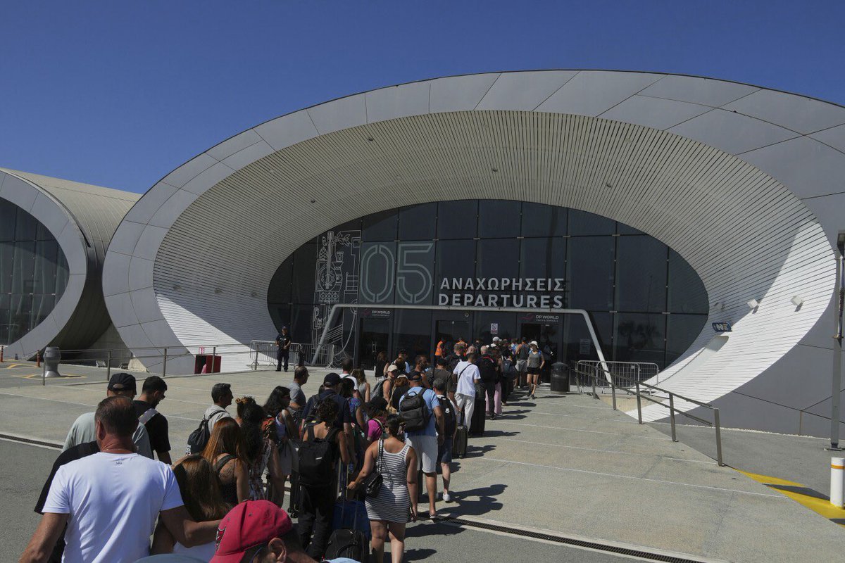 Israeli travelers stranded in Cyprus by fighting begin return trip by boat

apnews.com/article/cyprus…