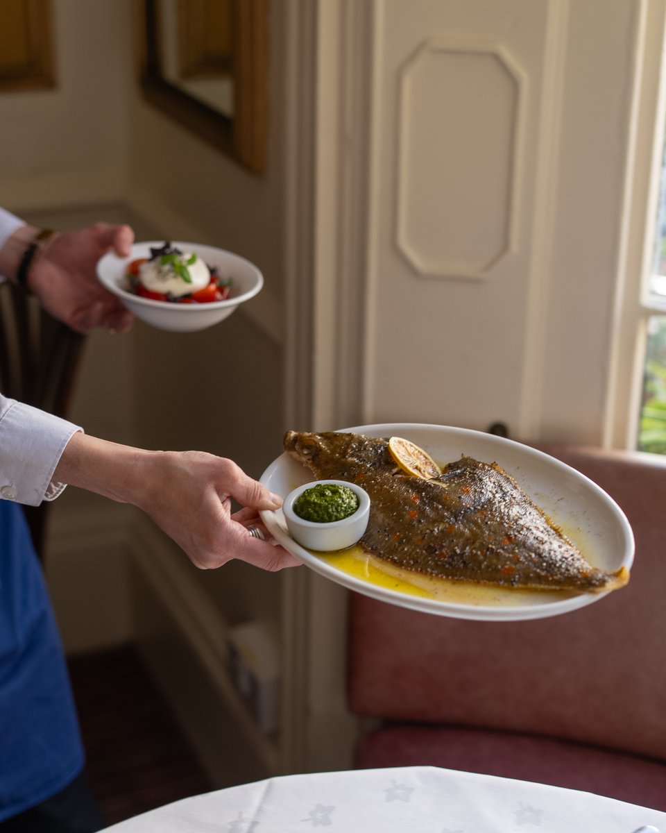 EnglishsoB's tweet image. We’ve been delighted with the response to our summer menu — a seasonal celebration crafted by our brilliant Head Chef, Yuri ☀️
Fresh, elegant and best enjoyed with good company (and perhaps a glass of something chilled…) 💛
#BrightonEats #SummerMenu #EnglishsOfBrighton
