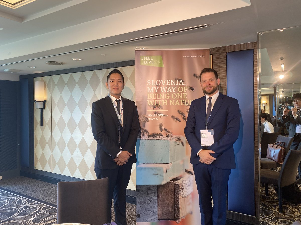 Yuki_Kimura55's tweet image. スロベニア大使館に招待をいただき親睦会に参加してきました。きっかけは同大使館が大阪万博開催時に当社へ依頼した緊急輸送🚚　他の国の大使館の人とも繋がりが生まれ有意義でした