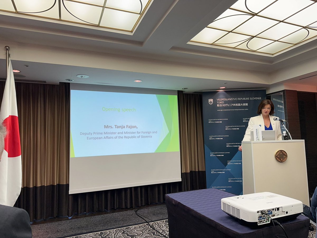 Yuki_Kimura55's tweet image. スロベニア大使館に招待をいただき親睦会に参加してきました。きっかけは同大使館が大阪万博開催時に当社へ依頼した緊急輸送🚚　他の国の大使館の人とも繋がりが生まれ有意義でした