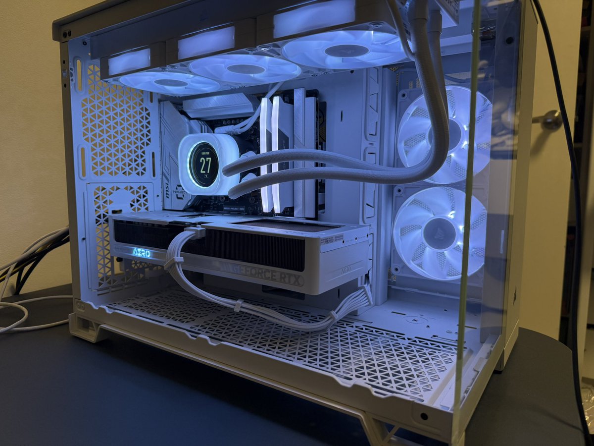 ten0e's tweet image. minimal cables