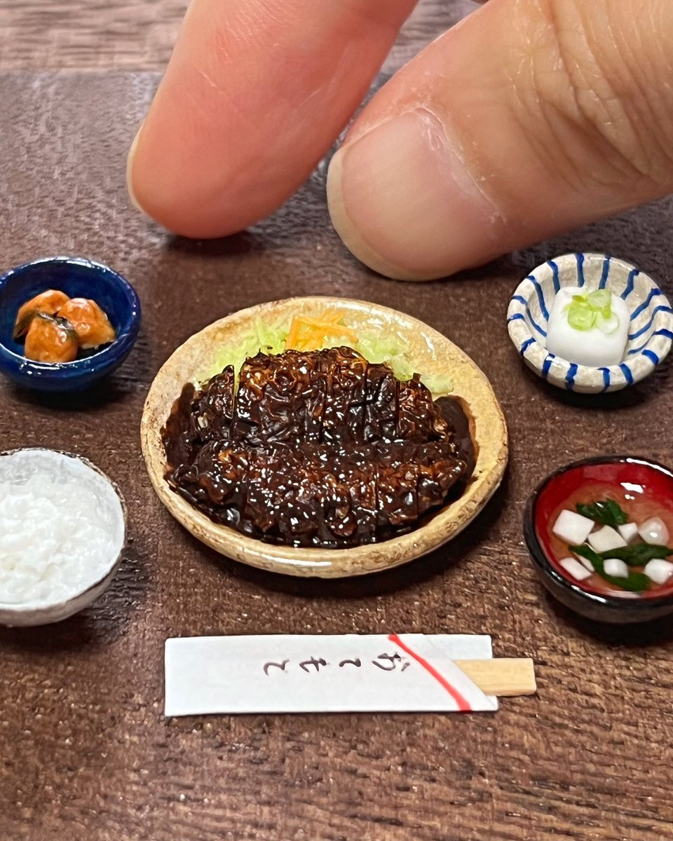 #作品を載せて自分の作品を知ってもらおう

粘土で東海地方のグルメのミニチュアを制作しております。