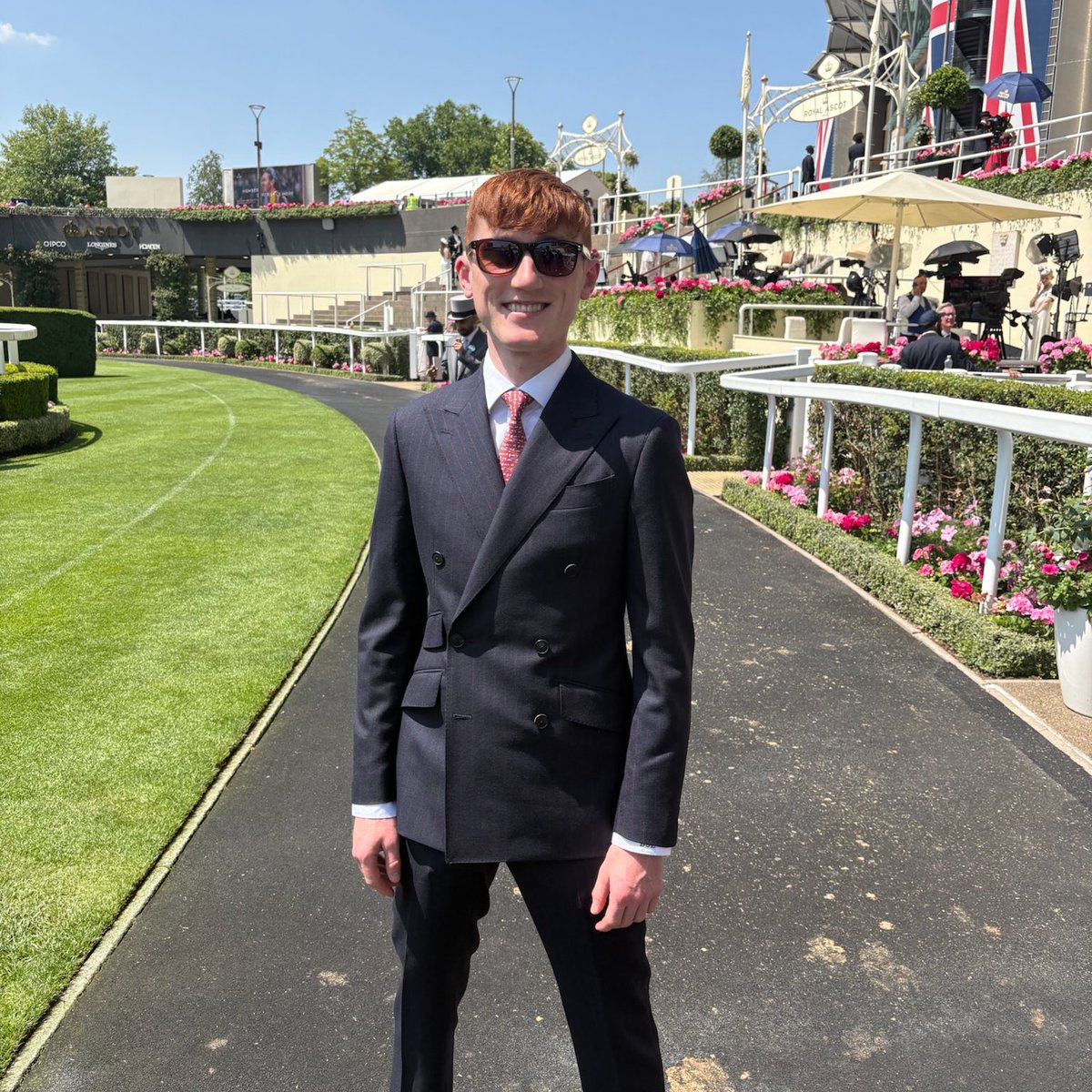 AtTheRaces's tweet photo. New Amo deal ✍️
26th birthday 🎁 
Royal @Ascot winner ❓

That @DavidEgan99 smile could yet get bigger today… https://t.co/X4ZugDIbo3