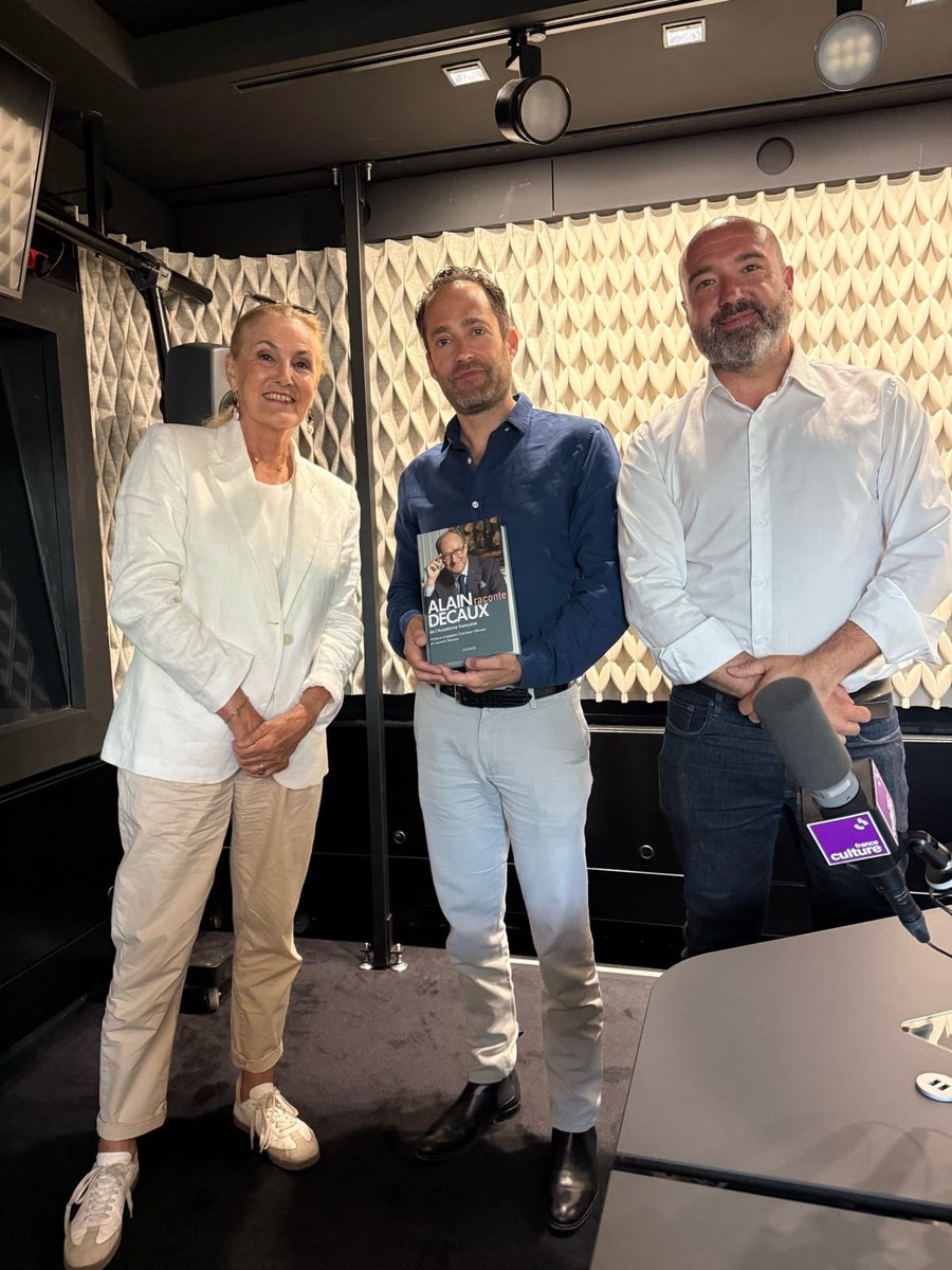 EditionsPerrin's tweet image. Alain Decaux, 46 ans sur Radio France, retrouve l’antenne pour son centième anniversaire avec son fils Laurent et Xavier Mauduit !