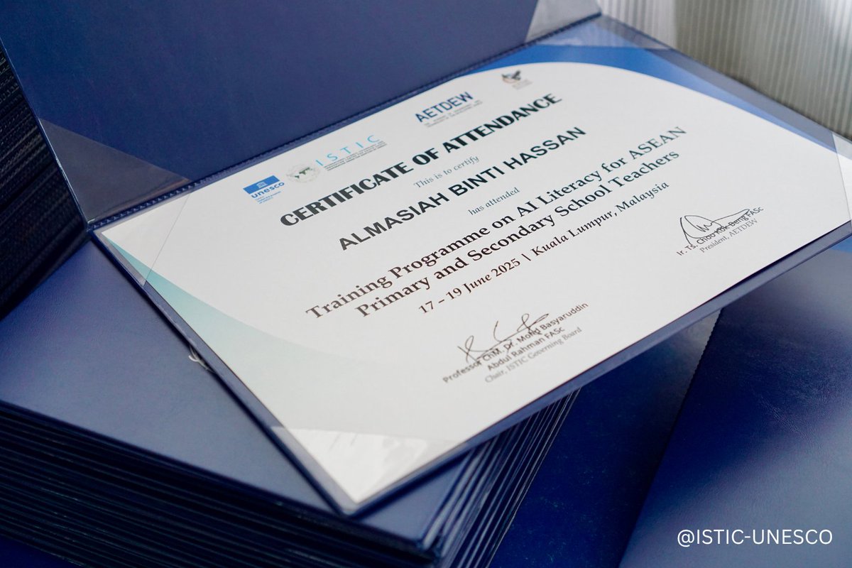 istic_unesco's tweet image. Final day of the Training Programme on AI Literacy for ASEAN Primary and Secondary School Teachers 🤖
👏 Congratulations to all participants !