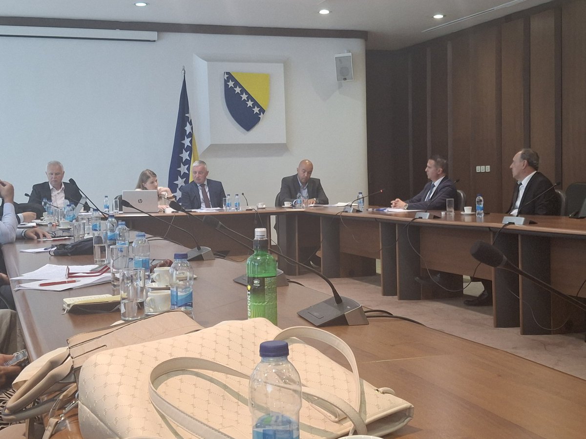 v_kurtic's tweet photo. Milanko Kajganic: "Postupajuci tužilac će provjeriti sve navode kako bi se razjasnilo sve iz predmeta Viaduct. S tim što su eventualne zloupotrebe prije donošenja arbitražne odluke u nadležnosti tuzilastava u RS." @novabhtv https://t.co/H0DN0XbJWK