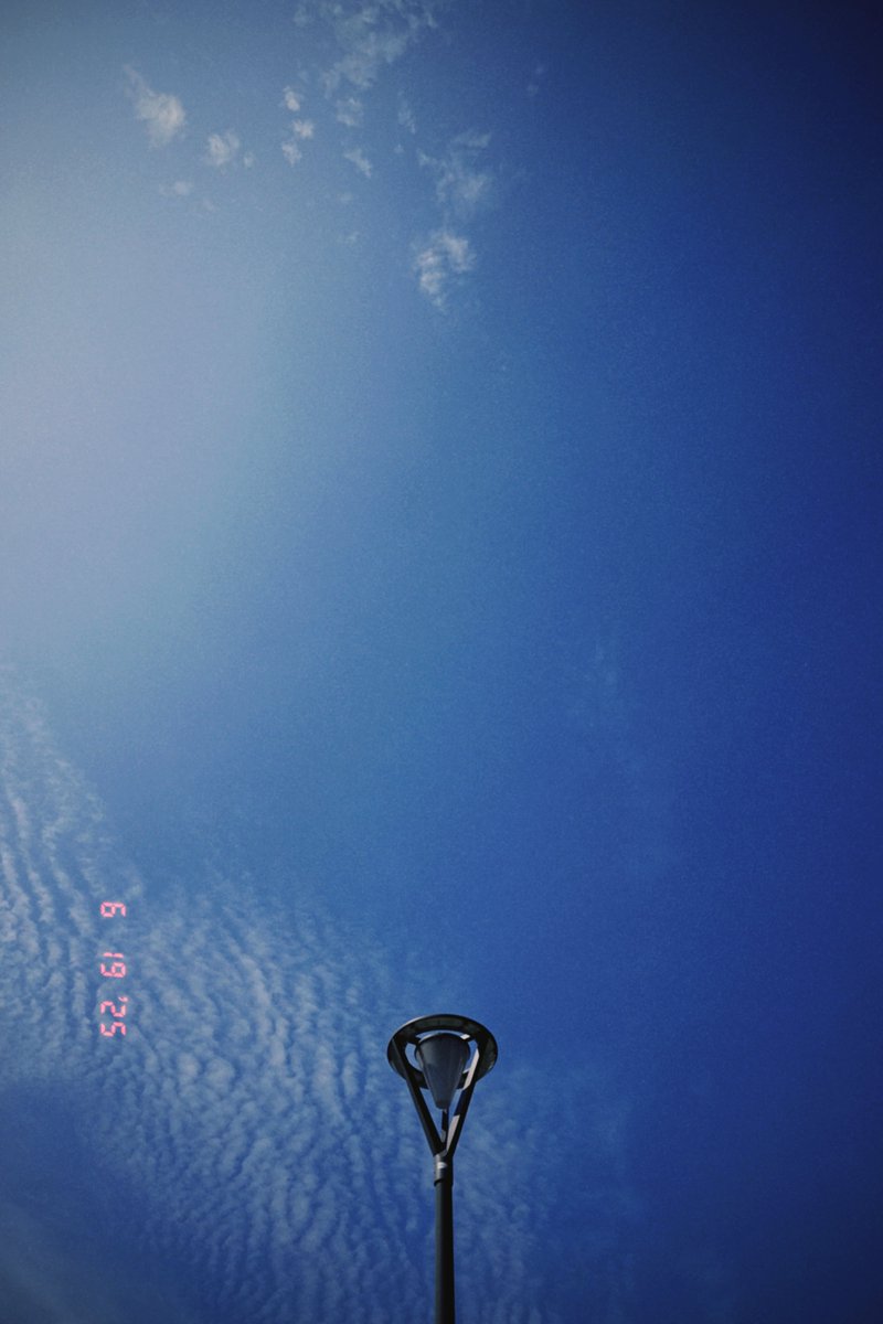 夏の朝の空

 #Dazz
#iPhone16ProMax