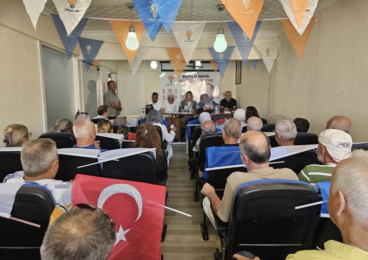 📍 Ayvalık
Ayvalık İlçe Danışma Meclisimizi İl Başkanımız Mehmet Aydemir ve İl Yönetim Kurulu Üyelerimizin katılımıyla gerçekleştirdik.

Dört bir yanı ayrı güzel şehrimizin incisi Ayvalık’ta görev aşkıyla dimdik duran teşkilatımıza toplantımız hayırlı olsun.