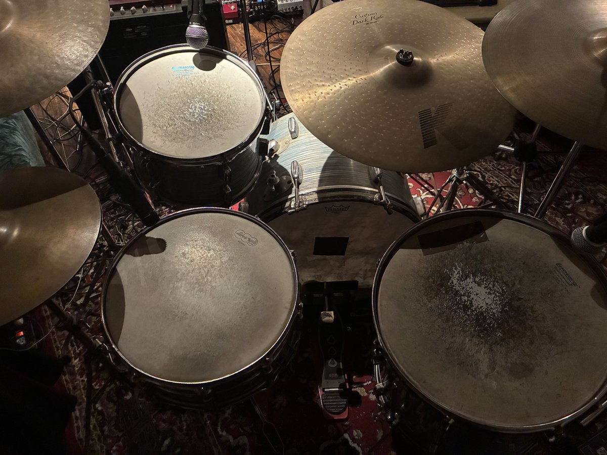 魚を捌いたり、らっきょう仕込んだりしてますが、レコーディングもしております。