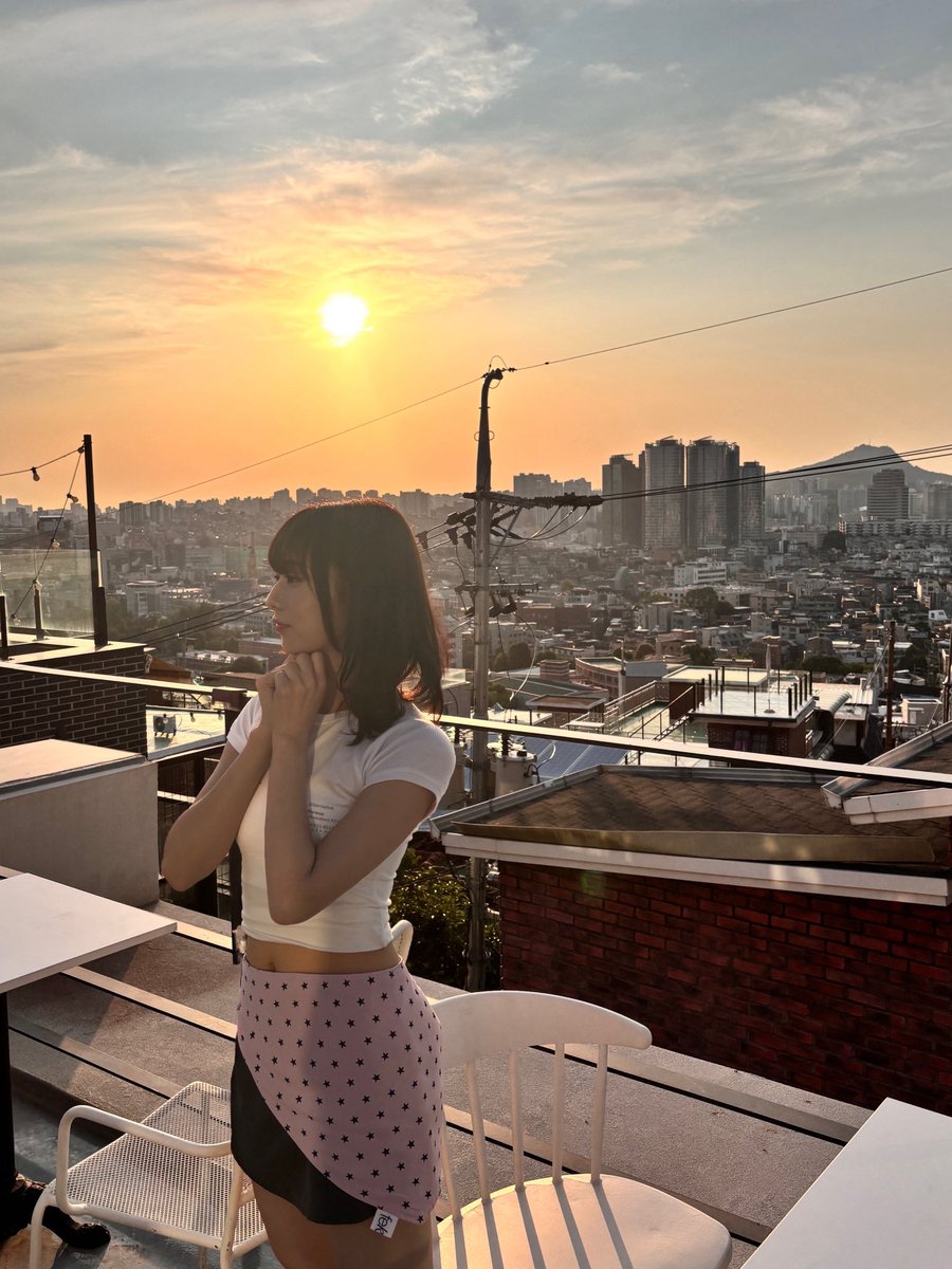 UNIS_offcl's tweet photo. 꿈에서 또 만나 💭🌙

#UNIS #유니스 
#HYEONJU #진현주 https://t.co/XfTKA01NCE
