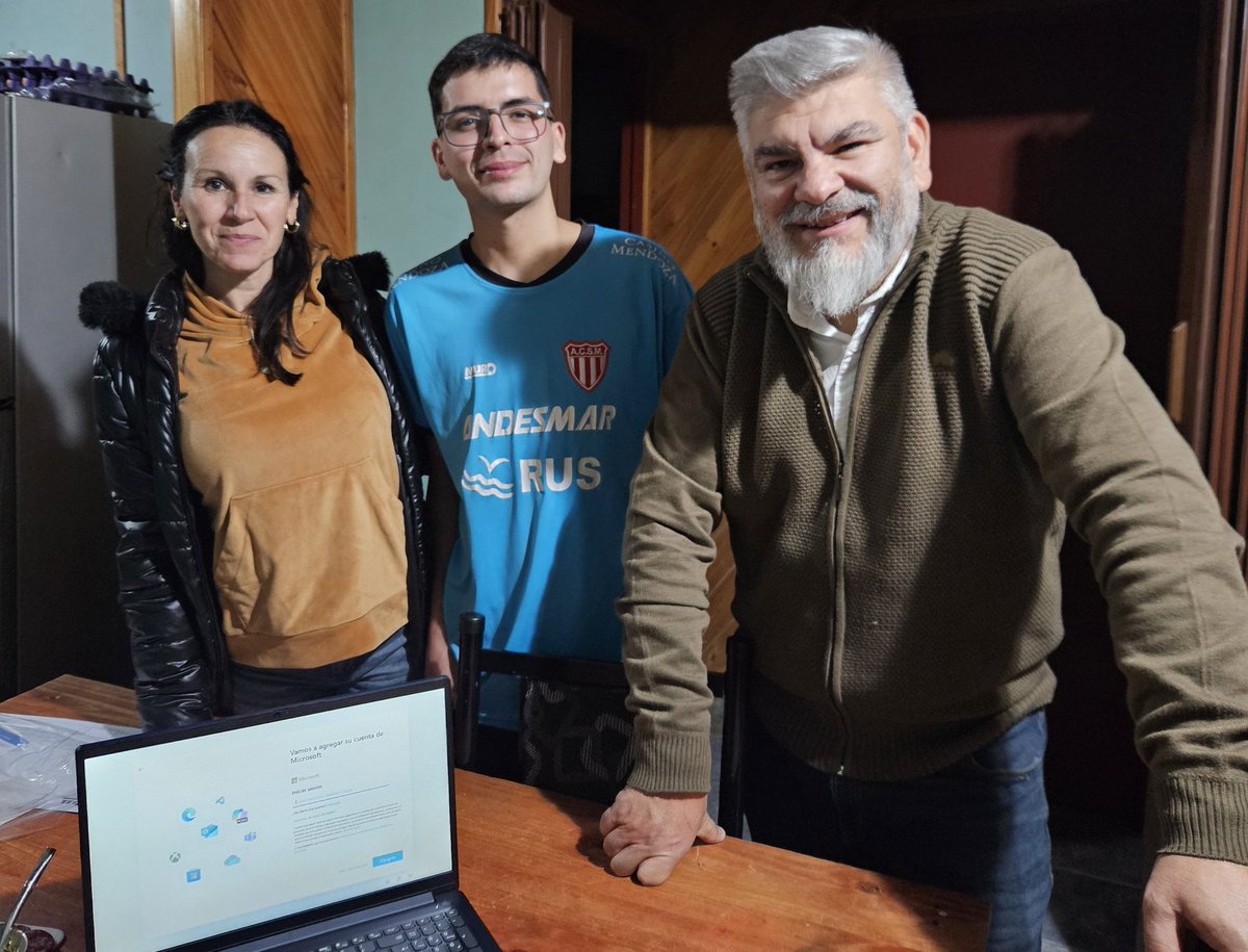 Lucho, estudiante y cosechador en Tres Porteñas, está próximo a viajar a Países Bajos para representar a Mendoza en "Ámsterdam desde la mirada de Ana Frank". Lo visitamos para conversar sobre cómo se está preparando para este viaje.