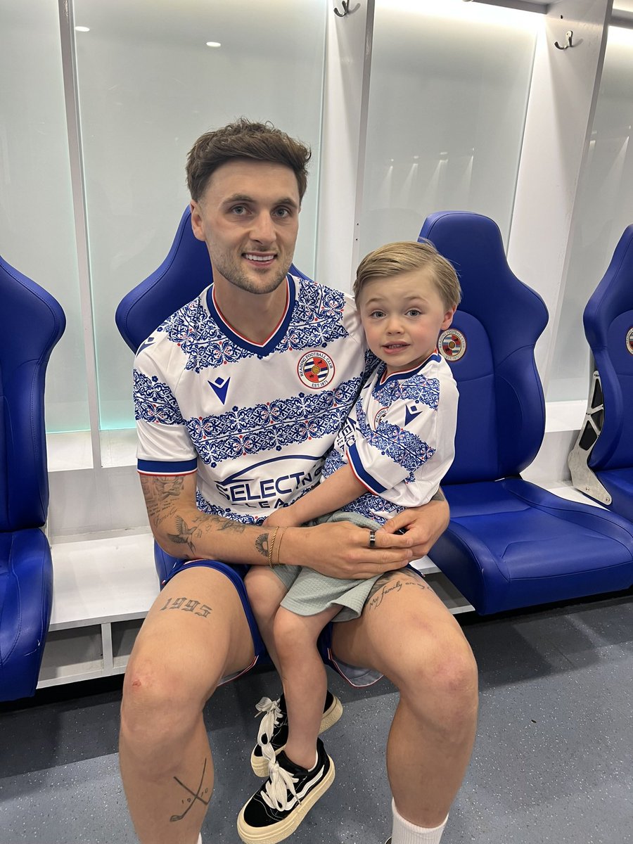 YazmineDelarose's tweet image. I’ll be honest, I wasn’t sure when I first saw the shirt, but within minutes, it really grew on me! The concept and the story behind the pattern are both fantastic and truly unique. I know change can be hard, but this feels like a fresh kit for a fresh start 🥰