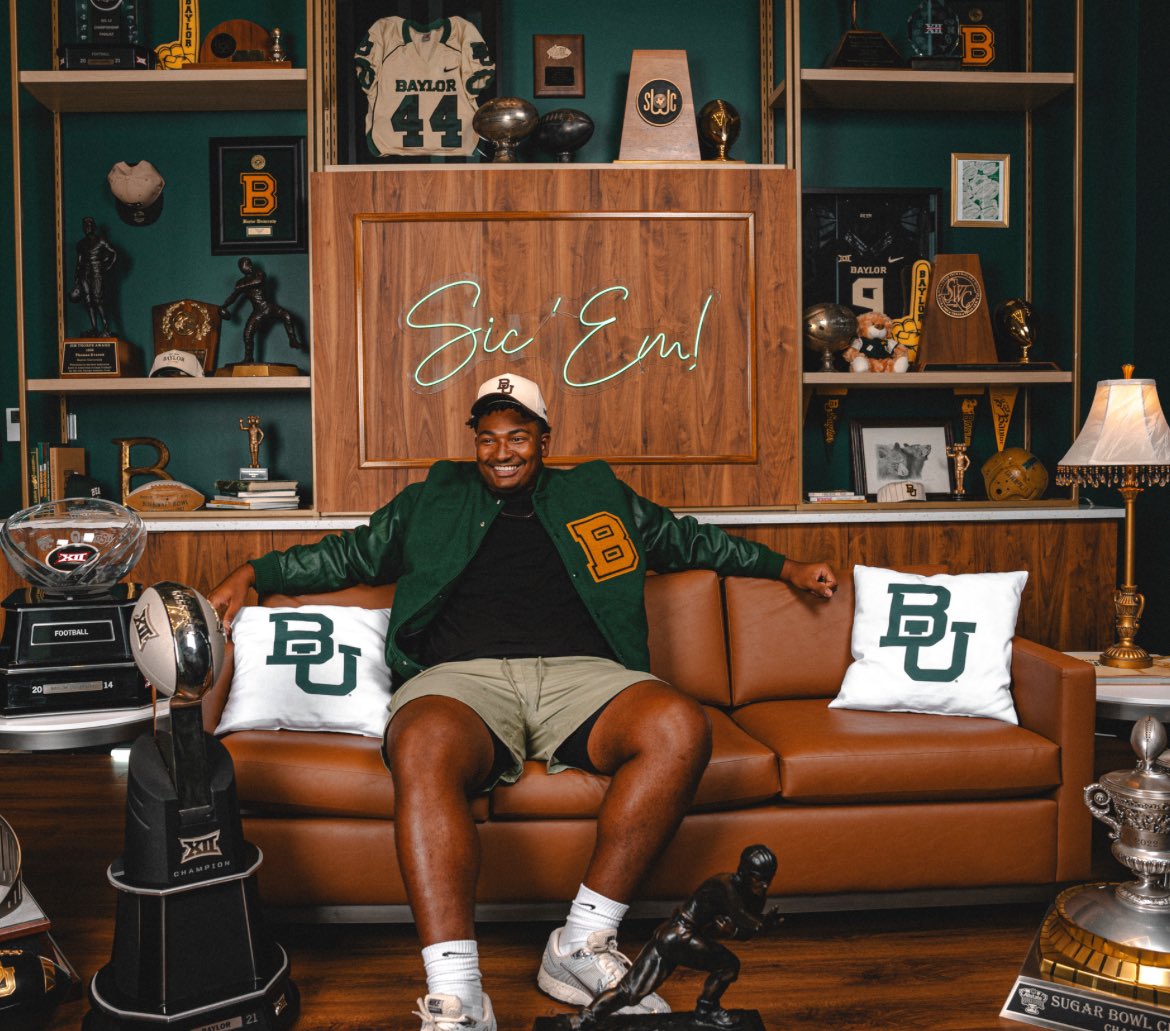 robison_devan's tweet image. Had an amazing time this past weekend at @BUFootball thank you @CoachMiller_ and the rest of the coaching staff for showing much love!🐻🟢
#SICEM @Cwatts64 @CoachDaveAranda @SicemRecruiting