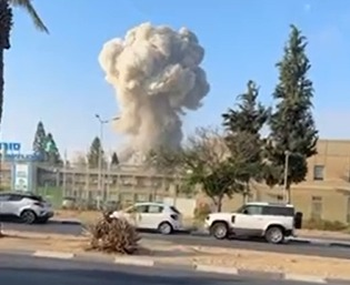 MaidenbaumSh's tweet photo. (1/n) 
This is the Soroka Medical center. It's across the street from campus, and was hit by a targeted ballistic missile from Iran this morning. 
My lab had several rehabilitation research projects running there using XR tools we developed. https://t.co/XXkiI2mrdz