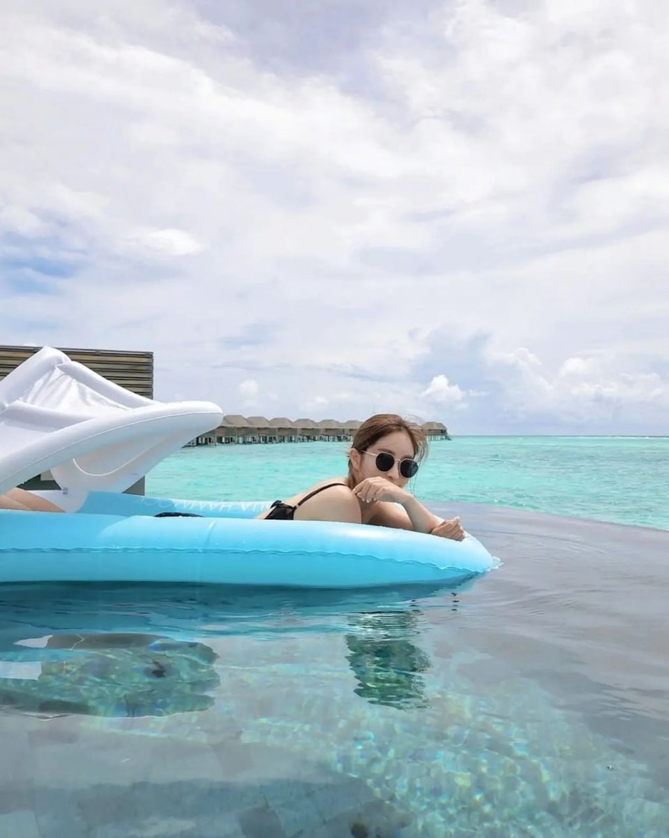 Try to be a lovely person, don't blame anyone, don't laugh at anyone, don't envy anyone, would rather run and trip countless times than walk in a disciplined way for the rest of your life, follow your own dreams, walk your own way, and love the one you love