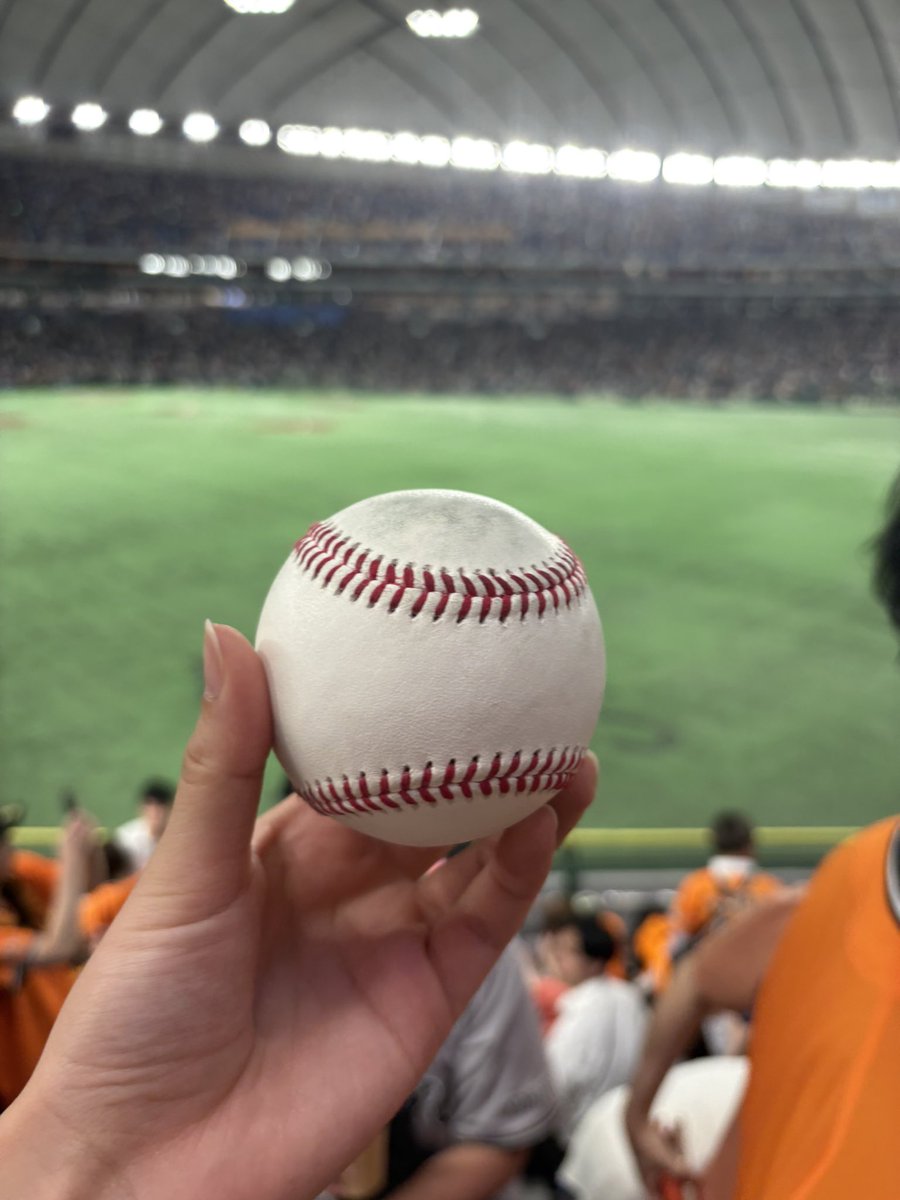 KktKotatsu's tweet image. 娘が
大城さんホームランボール
キャッチした方に撮らせてもらいました

しばらく拝む🙏ことにします