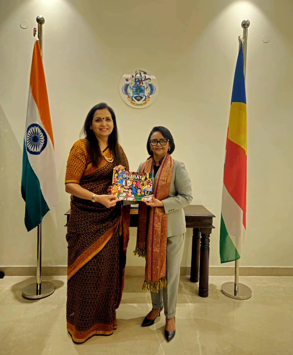 Jyoti Arora (@jyotiaroramtabu) on Twitter photo ๐ธ๐จ Honoured to meet H.E. Lalatiana Accouche, Honโble High Commissioner of Seychelles to India ๐ฎ๐ณ on Seychelles Constitution Day.
Shared insights on Mount Abu Schoolโs award-winning #GlobalCitizenship curriculum & explored ideas on sustainability and education. ๐๐ <a href="/MtAbuSchool/">Mount Abu School ๐ฎ๐ณ</a> ๐ธ๐จ Honoured to meet H.E. Lalatiana Accouche, Honโble High Commissioner of Seychelles to India ๐ฎ๐ณ on Seychelles Constitution Day.
Shared insights on Mount Abu Schoolโs award-winning #GlobalCitizenship curriculum & explored ideas on sustainability and education. ๐๐ <a href="/MtAbuSchool/">Mount Abu School ๐ฎ๐ณ</a>