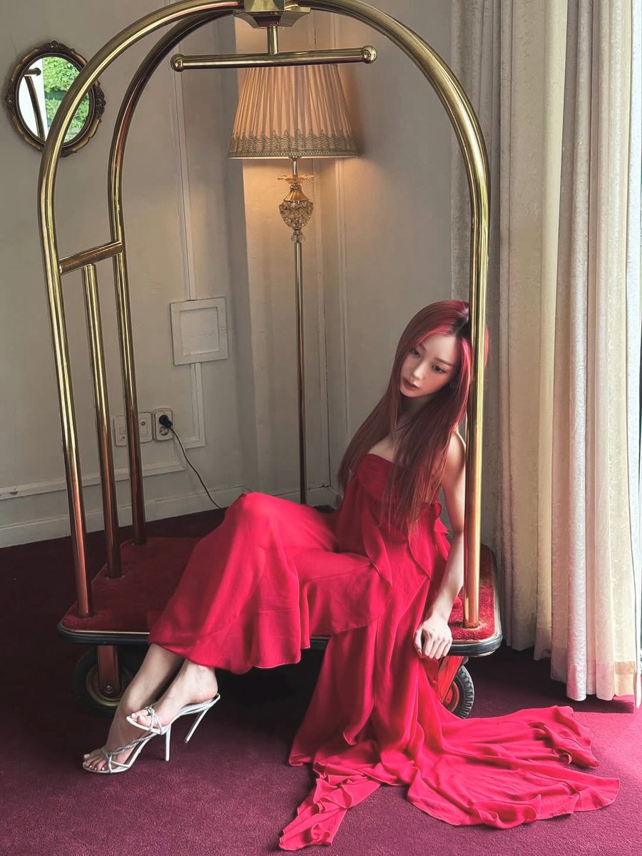 There’s no way the headlines don’t kneel for me. Serving extra for this moment, and even the lens can’t hide its obsession, it’s locked on me. To drop this look and spark some beautiful chaos. Let them fall harder, deeper, and more obsessed than ever.