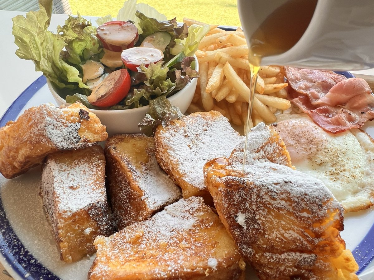 スロデさんのフレンチトーストはいいぞ。

おすすめは、ポテトやベーコンなどを盛り合わせたわんぱくプレートにして、あまあまとしょっぱいの無限コンボをキメることです。