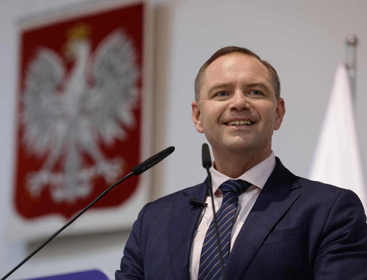 Prezydentem Polski 🇵🇱, wg zatwierdzonych przez PKW wyników II tury demokratycznych wyborów 🗳️, został Karol Nawrocki, wygrywając nad Trzaskowskim o prawie 400 tys. głosów 📝‼️
I nie będzie nam Giertych 🐴 decydował kto może być Prezydentem ‼️
Państwo należy do nas, obywateli 💯